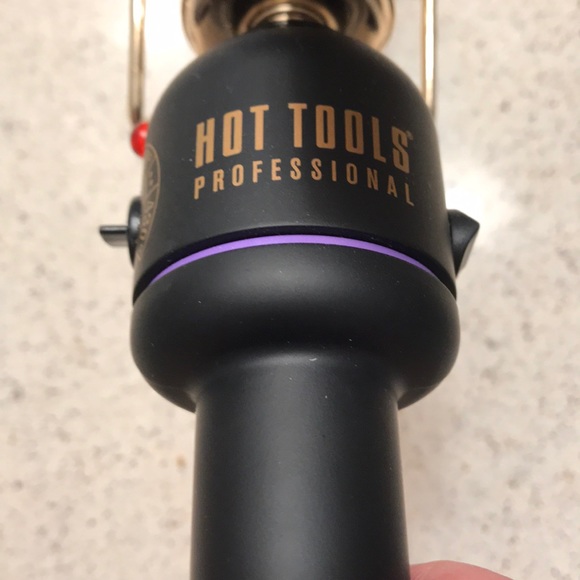 Hot Tools 1 1/2 Inch Gold Curling Iron - Picture 3 of 4